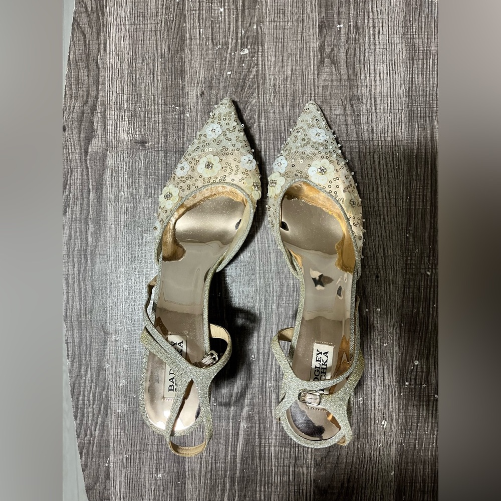 Flowery pump heels